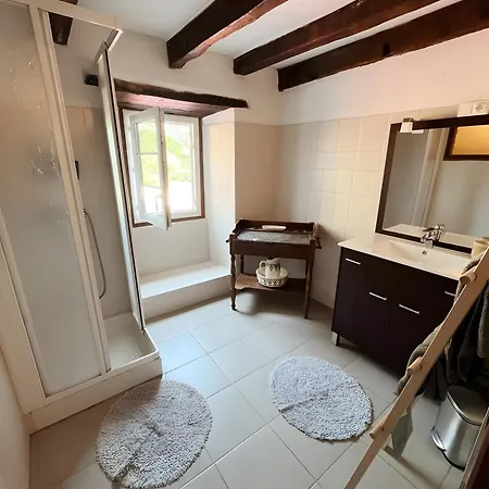 Maison Basque Au Milieu Des Prés